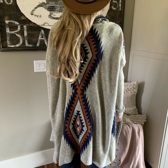New Aztec Yellowstone Blanket Cardigan Sweater Western Southwest Grey Cozy Fall - Picture 7 of 9